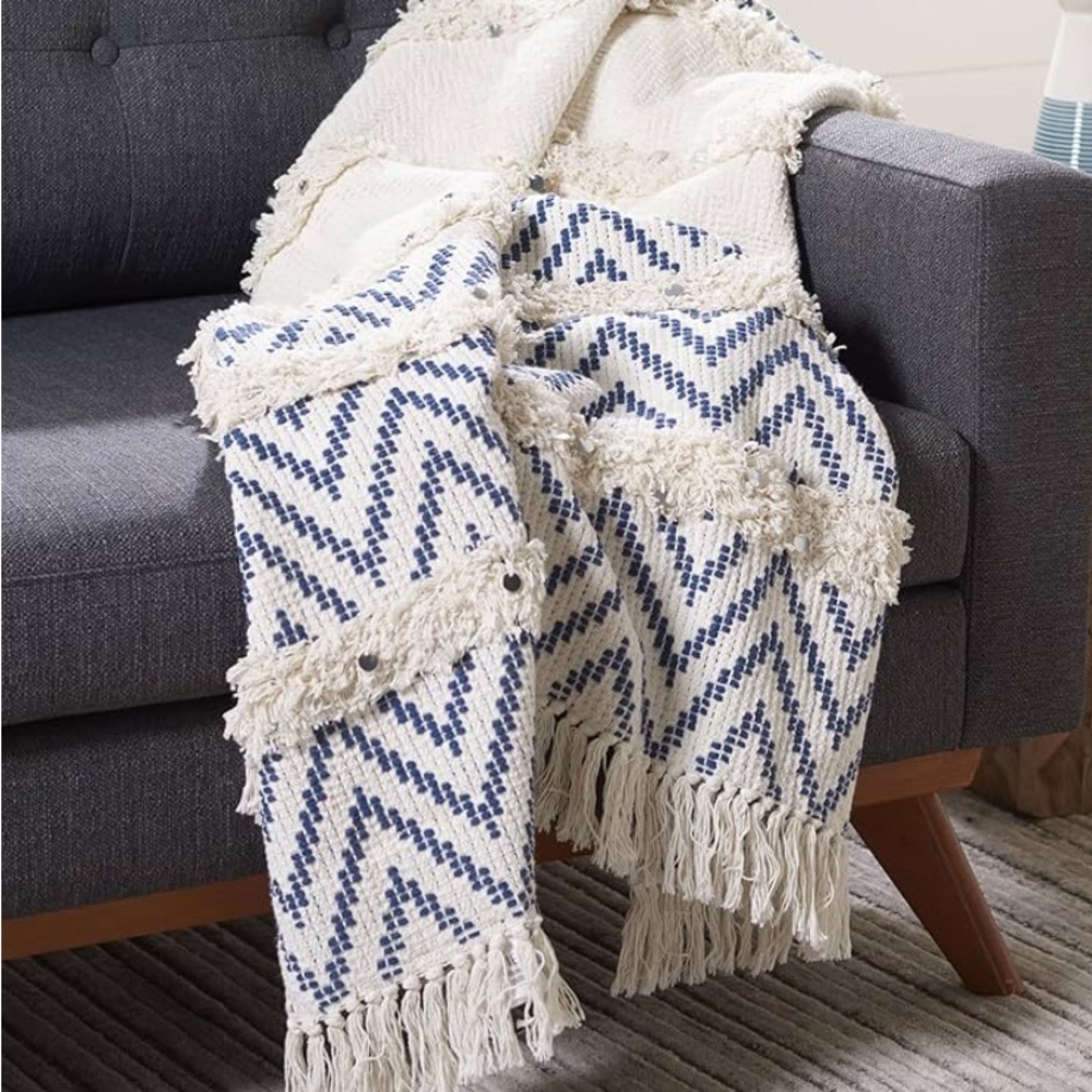 Safavieh Blue and Cream Zigzag Throw Blanket